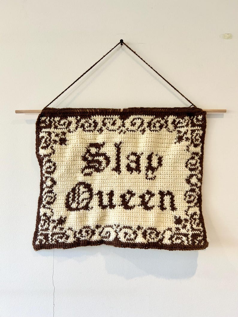 Slay Queen Virkat Tapestrymönster - Digital nedladdning PDF | Medeltida | Bokstäver | Typografi | Nyhet | DIY bild 1