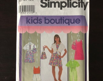 Simplicity 7980 - Girls' Dress or Top, Shirts, Pants or Shorts and Bag - Sizes 7-10 - Uncut