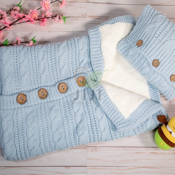 Gestrickter BabySchlafsack mit Kissen - Blau