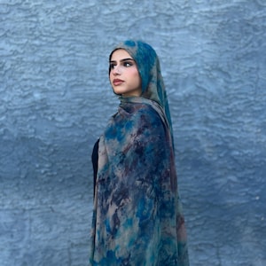Modal hijab in print &quot;EARTH&quot;