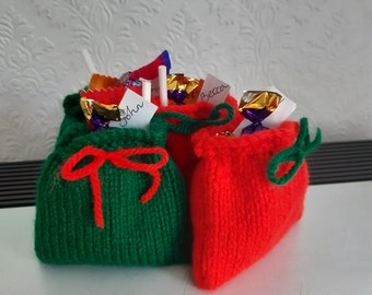 Set of 4 Christmas Place Setting Bags Hand Knitted .. Xmas Dinner Table Decor Meal Name Label Party Favours