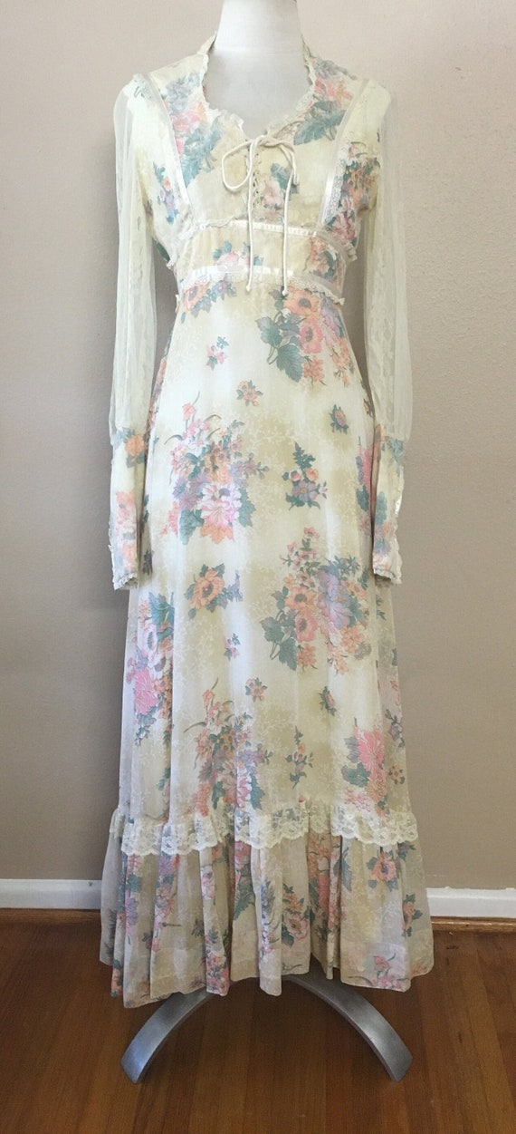 Rare Vintage Home Made Floral Patterned Lace Ribbon Sheer