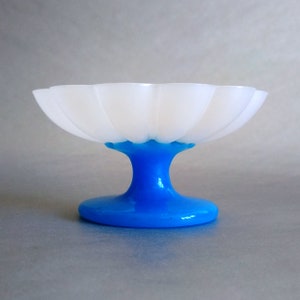 White Opaline Glass Fragrance Lamp from Pierre Schneider and Lampe
