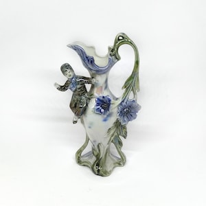 Großzügige Vintage irisierende Lusterware Capodimonte Stil Blumenkrug Perlenglasur Kleine Porzellan Vase Krug grün blau Blumen Tänzer