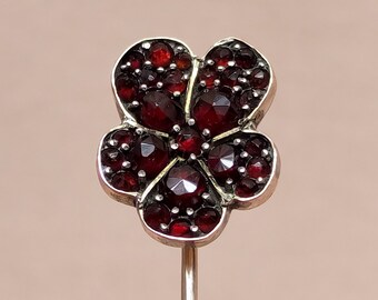 Antike Boho Granat Stiefmütterchen Blume Stick Pin Rose Cut Roter Granat Cluster Gold Pin Blumenmotiv Sammler Geschenk für Sie Viktorianisch 19thc.