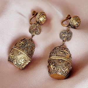Rare Chinese Art Deco Vinaigrette Perfume Barrel Dangle Earrings Gold Gilt Filigree Lace Mesh Screw Back Earrings Pomander Gift for Her 1920
