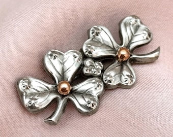 Zauberhafte Belle Epoque Doppel Klee Durchbrochene Silber Brosche mit Gold Perlen Antike Französische Jugendstil Motiv Pin Geschenk für Sie Idee 1900er Jahre