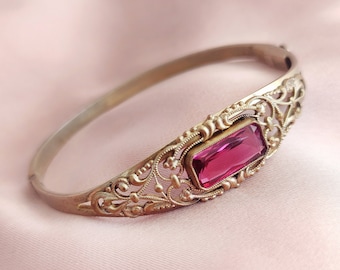 Shiny Art Deco Ruby Red Glass Gilt Filigree Design Hinged Bangle Bracelet Vintage Silver Gold Plated 1940s Birthday Anniversary Gift for Mom