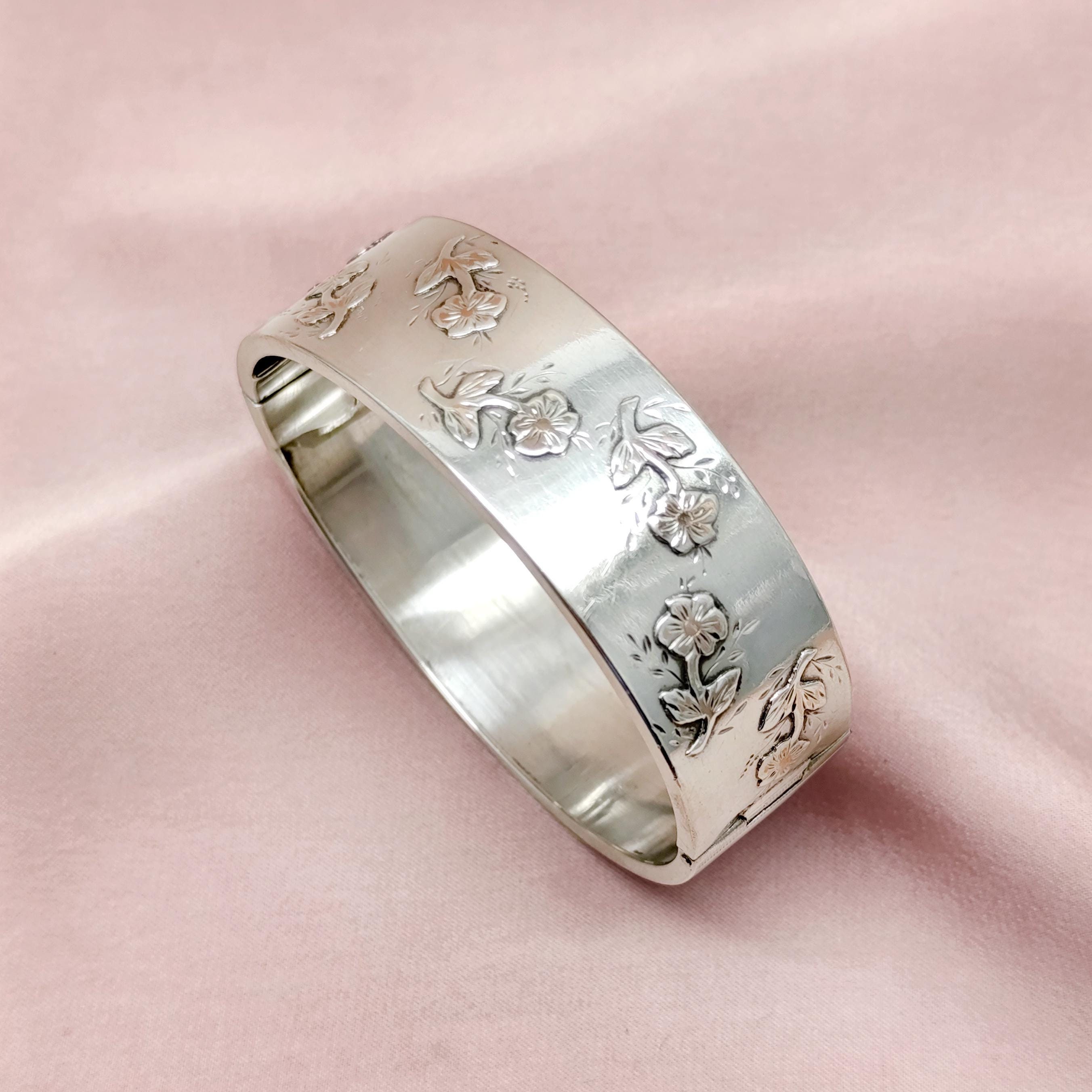 Bracelet Jonc Argent Ancien Pour Enfant - Motif Fleur Feuille Trèfle - Début 1900