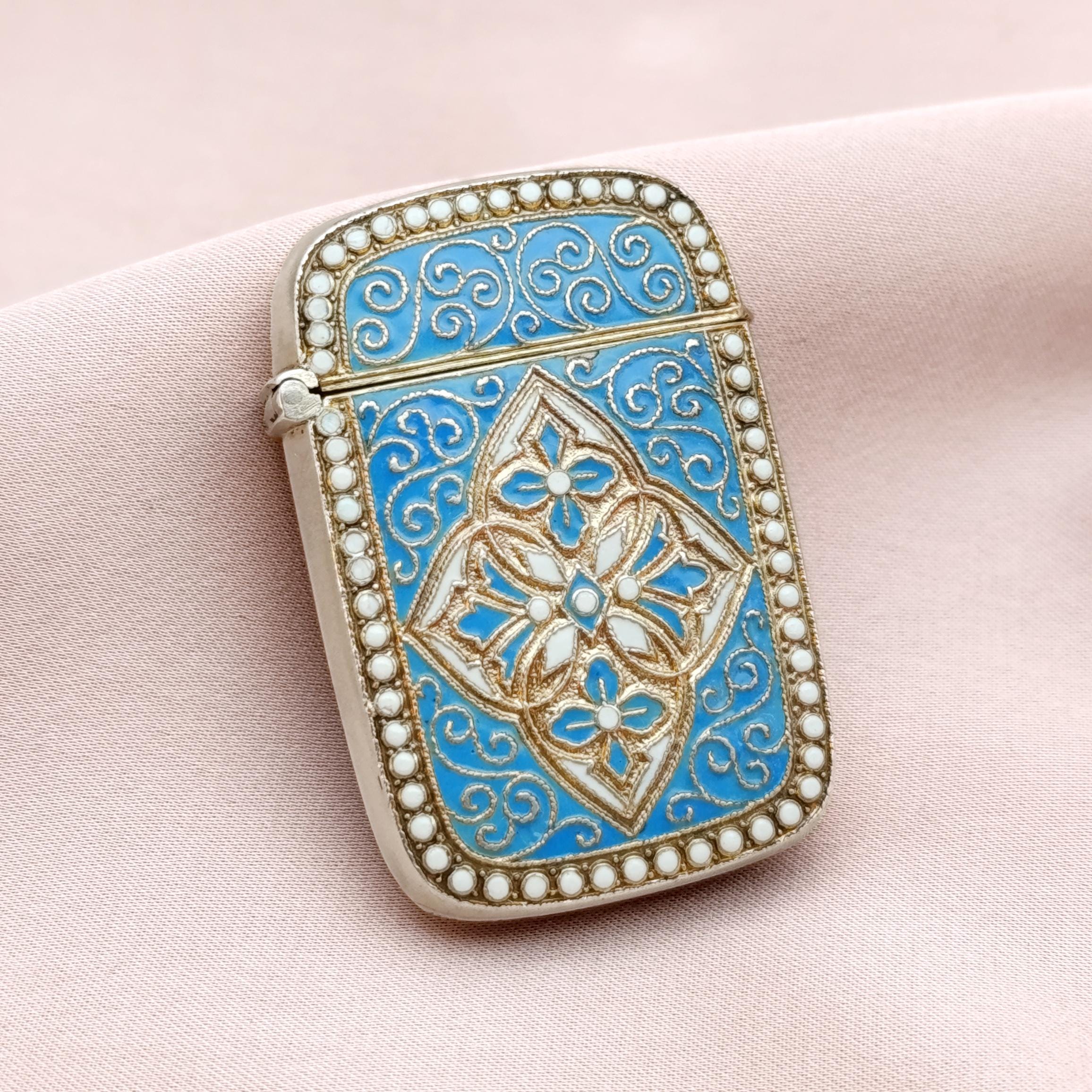 Vintage pill case turquoise - Etsy 日本