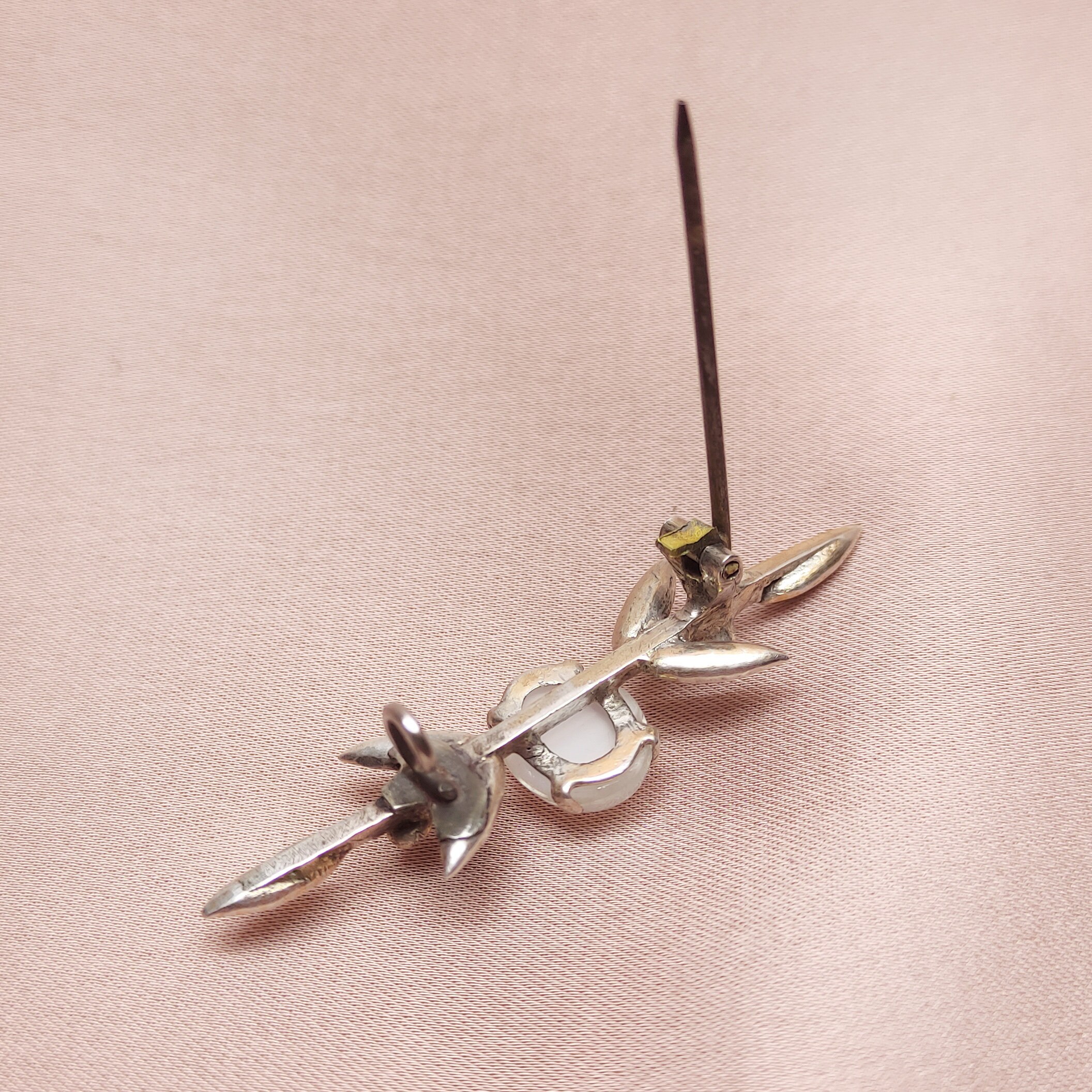 Petite Broche Antique XIXe Siècle En Argent Vermeil Et Perle - Style Floral