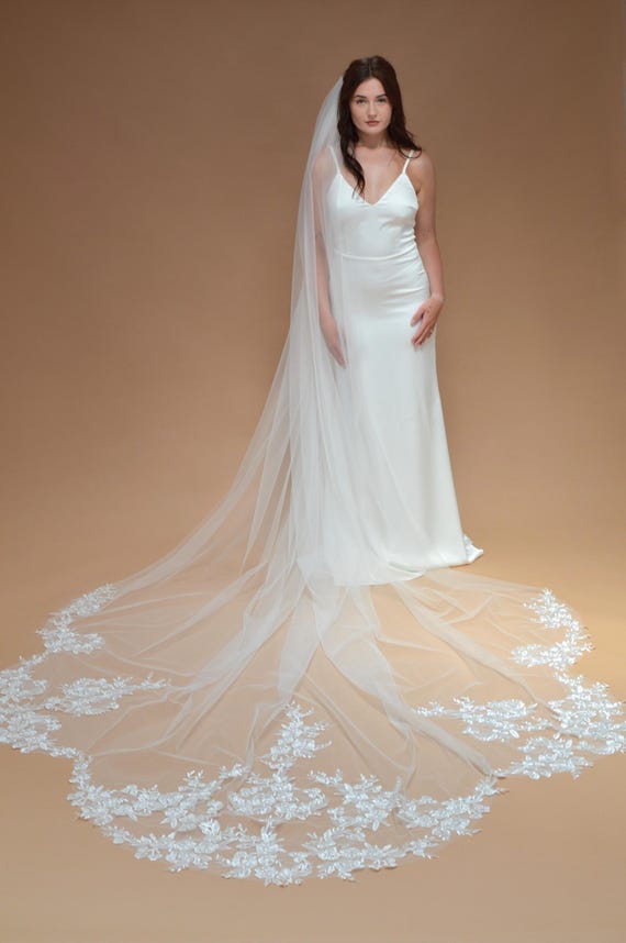 Elegant Long White Bridal Veil with Lace Appliqué Amazon.com: ZZSRJ Long Bridal Veil Cathedral Long Lace  main image 2