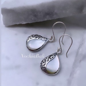 White Natural Mother of Pearl Earring, Mother of Pearl Teardrop, wedding teardrop earring, Bridesmaids earring, Gift for her