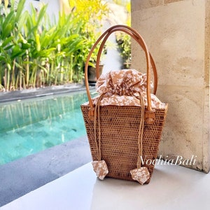 Handwoven Rattan Bag Acorn Shaped: Wicker Crossbody Handbag Beach