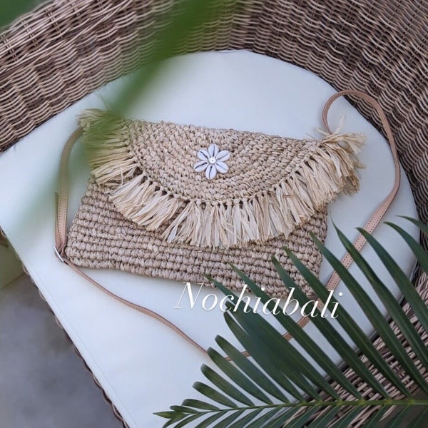 Straw beach clutch, Boho straw bag, woven clutch bag, summer clutch bag, straw clutch with shell, crossbody bag, gift for her