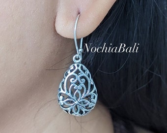 Silver teardrop earring, dangle drop earring, minimalist earring, simple dainty earring, handmade jewelry, gift for her