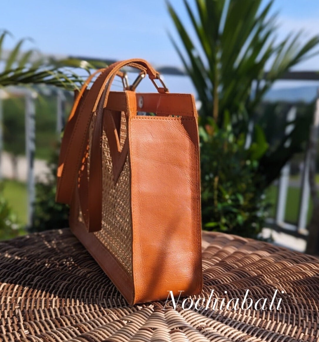 ★TOUT Y EST★ Rattan webbing tote bag LW225BG433 Cane Webbing Tote Bag – JXF Leatherworks