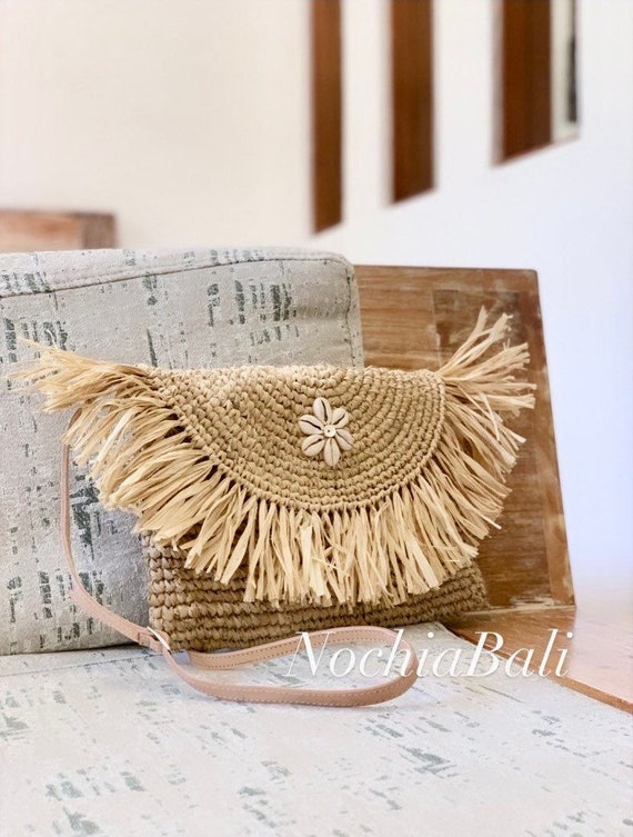 Pochette tressée en paille hot sale