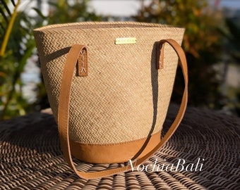 Borsa in rattan marrone chiaro, borsa a tracolla in rattan, borsa in rattan di vimini, borsa fatta a mano a Bali, borsa da cestino in rattan, borsa in vera pelle