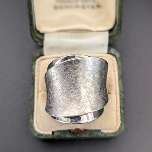 Vintage silver Quinn ring - sterling silver designer sculptural textured statement ring - mid century jewellery