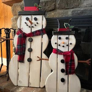 Large, wooden snowman, wood snowman, winter, Christmas, farmhouse, decor, decoration, outside, inside, porch, rustic
