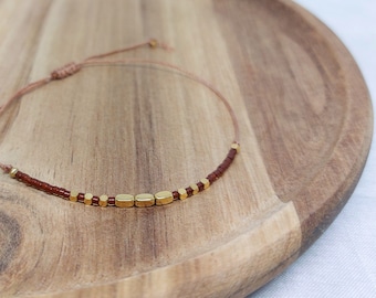 Verstelbare fijne armband, cadeau voor haar, kralen armband, goudkleurige hematiet, bruine Japanse seed beads, nylon draad, vriendschapsarmb