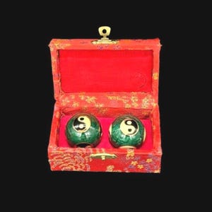 Vintage Chinese Yin-Yang Stress Chime Baoding Balls Meditation Health Silk Box