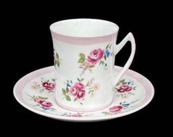 Juego de taza y platillo de porcelana fina Rosina England de los años 50, con estampado floral rosa estilo cottagecore.