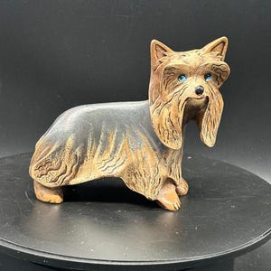 Figura vintage de Yorkshire Terrier tallada en piedra, firmada por JR, 4,5&quot;