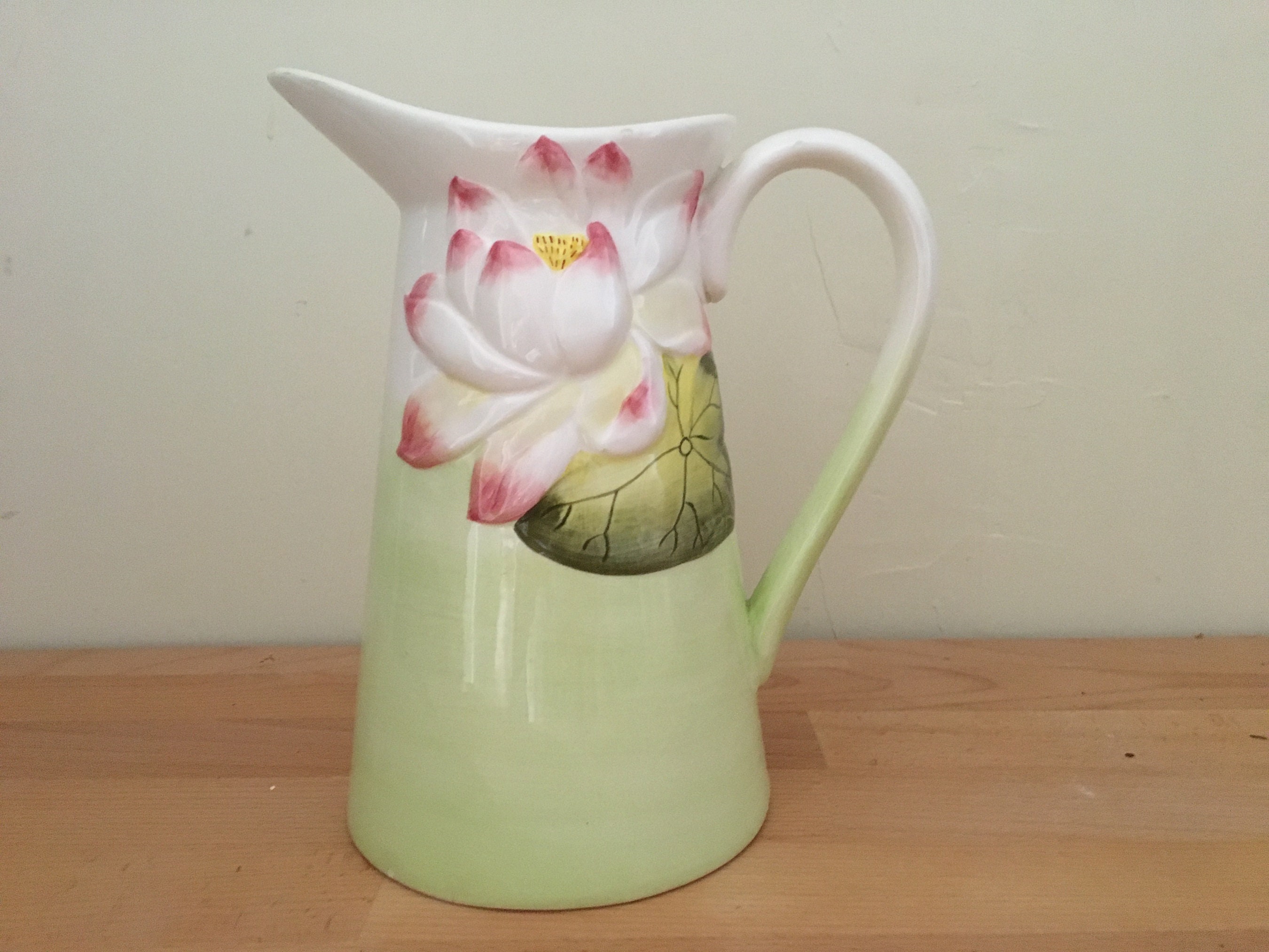 Pichet Vintage en Céramique avec Un Motif de Fleur Nénufar Relief