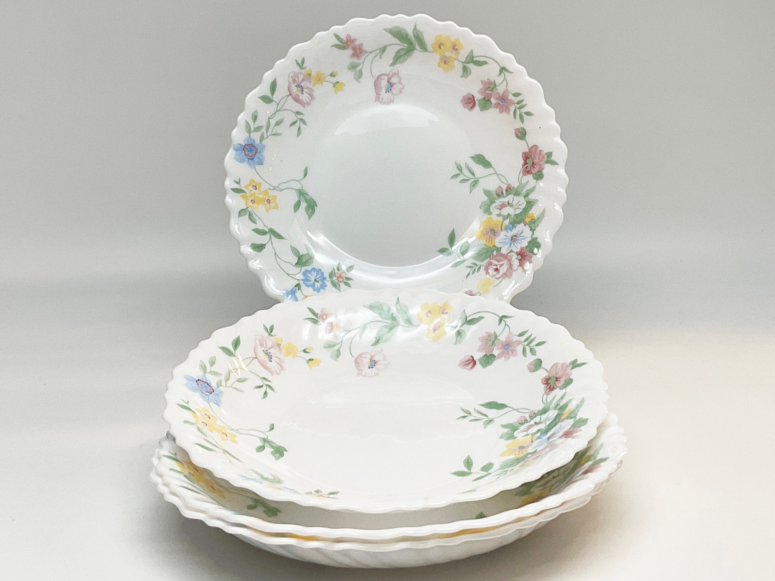 4 Assiettes Creuses Arcopal Aux Motifs de Fleurs Printanières