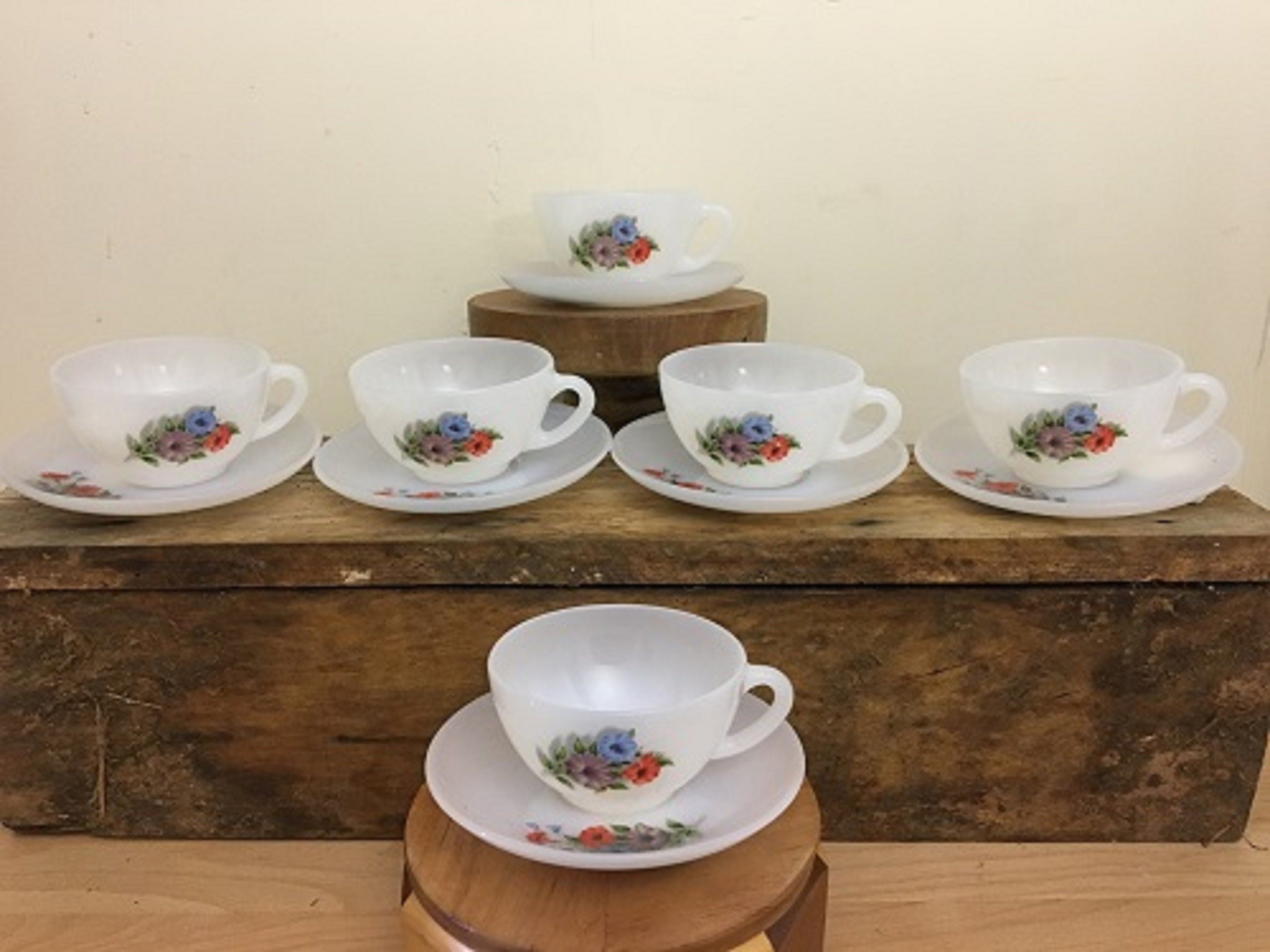 6 Tasses à Thé/Café Vintage en Arcopal Des Années 1970 avec Soucoupe
