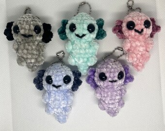 Plysch Axolotl virkad amigurumi nyckelring, ryggsäcksberlock, Axolotl ryggsäcksberlock, Axolotl nyckelring, alla hjärtans dag-present till klassrummet