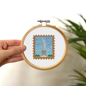 Tiny Cross Stitch Statue of Liberty Cross Stitch , Mini Cross Stitch Stamp, Small Easy New York Cross Stitch Pattern , USA Cross Stitch