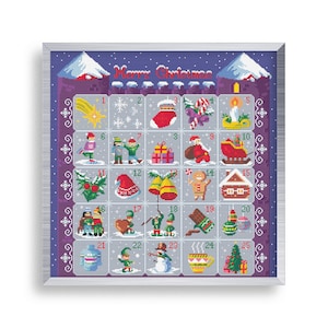 Puede incluir: Un calendario de Adviento de punto de cruz enmarcado con un borde morado y plateado. El calendario presenta 25 cuadrados numerados con imágenes navideñas, incluyendo una estrella, un calcetín, Papá Noel y un árbol de Navidad. Las palabras "Merry Christmas" están bordadas en la parte superior.