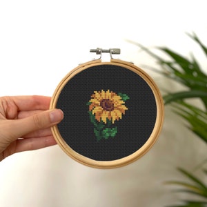 Kleine kruissteek zonnebloem, mini kruissteek bloem, klein eenvoudig beginnerstuinpatroon, eenvoudig kruissteek kinderpatroon PDF