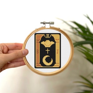 De hogepriesteres Tiny Cross Stitch Tarot Card, Mini Golden Tarot Card Stitch, Klein Easy Stitch Patroon, Gouden Tarot Card Patroon