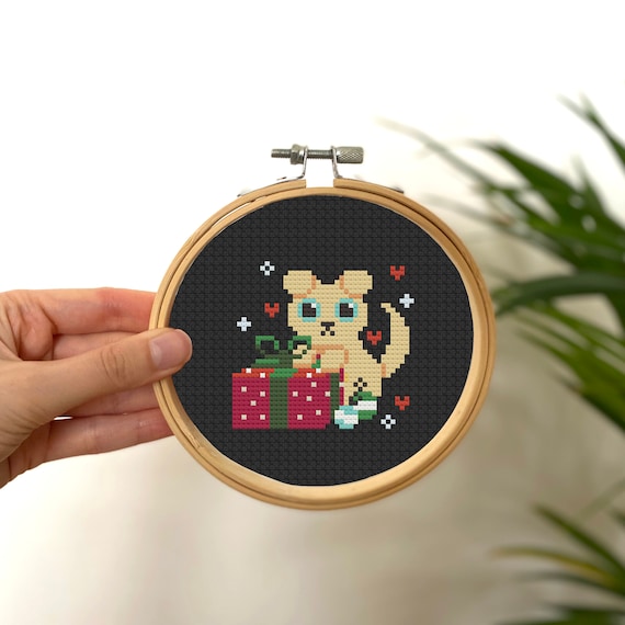 Christmas Dog Cross Stitch Mini Pattern , Tiny Cross Stitch Dog With a  Gift, Small Ornament Stitch Pattern , Simple Animal Cross Stitch Tag 