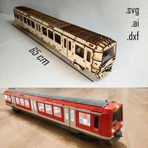 Puede incluir: Un kit de tren modelo de madera con un vagón de tren pintado de rojo y blanco. El tren mide 65 cm de largo y está listo para ser ensamblado. El kit incluye instrucciones y todas las piezas necesarias.