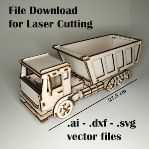 Op de afbeelding: Een houten model van een kipper, klaar om in elkaar te zetten. Het model is 27,5 cm lang en wordt geleverd met digitale bestanden voor lasersnijden in de formaten .ai, .dxf en .svg. Bestandsdownload voor lasersnijden.