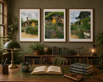 Set di 3 quadri da parete "Happy Hobbits / Hobbiton Nuova Zelanda", fotografia di paesaggi fantastici, stampe naturalistiche di viaggio, decorazioni per cottage da fiaba.