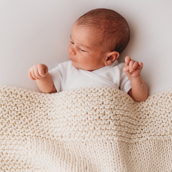 Knitting Pattern: Baby Blanket Charlotte with Garter Stitch Border, Easy Knitting Pattern, Chunky Knit Blanket Pattern, P027
