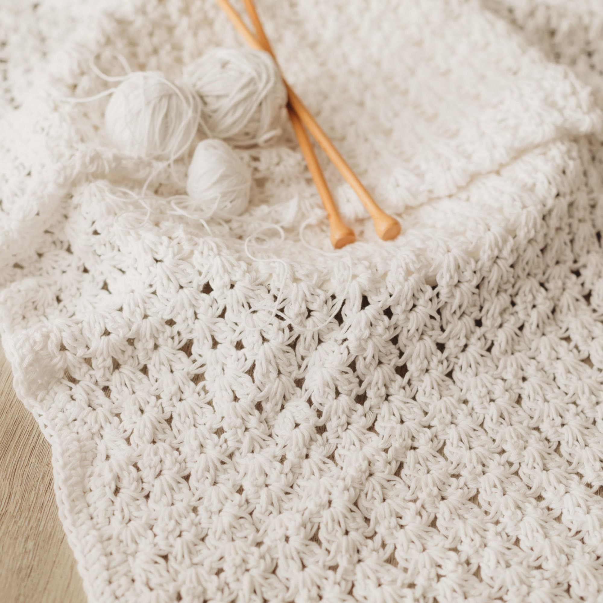 39 Crochet Bonnet Patterns with Pixie, Bella, and Bunny Styles 28 Crochet Baby Blanket and Bonnet Patterns: Cloe Set ( n.