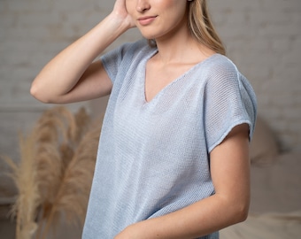 Top tunica in lino organico dalla vestibilità rilassata, camicia di lino estiva trasparente e ariosa per le donne, maglietta di lino lavorata a maglia in azzurro baby pallido, top da donna traspirante