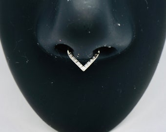 F136 Anneau de nez scintillant en titane 16G en forme de V Anneau de cartilage septum Clicker Anneau de segment articulé