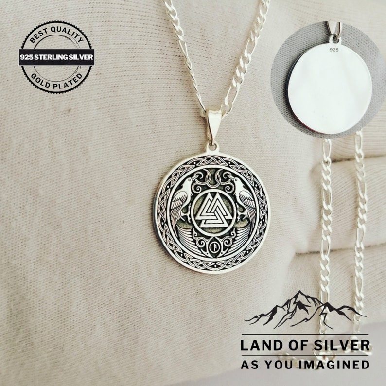 Ciondolo in argento sterling 925 massiccio brunito, collana personalizzabile con corvo di Odino, mitologia norrena, ciondolo Valknut, gioielli vichinghi, regalo personalizzato, stile pagano norreno, gioielli scandinavi, collana pagana, regalo personalizzabile, pronto per il regalo con autentica scatola in legno, possibilità di aggiungere un messaggio di auguri nella scatola in legno.