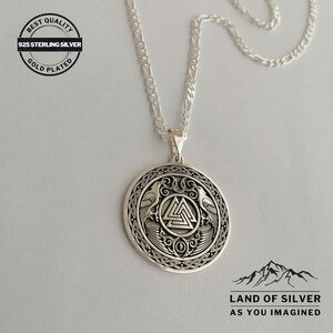 Colgante de plata de ley 925 maciza con acabado oxidado; collar personalizable del cuervo de Odín; mitología nórdica; colgante Valknut; joyería vikinga; regalo personalizado; estilo pagano nórdico; joyería escandinava; collar pagano; regalo personalizable; listo para regalar con auténtica caja de madera; posibilidad de incluir una nota de regalo en la caja de madera.