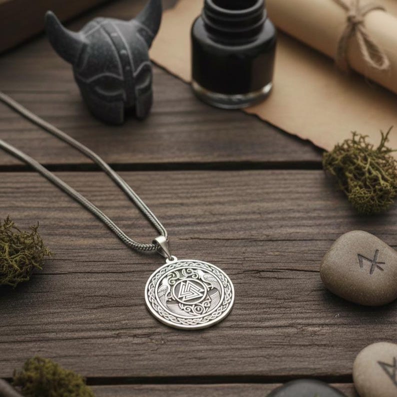 Collana personalizzabile con il corvo di Odino, mitologia norrena, ciondolo Valknut, gioielli vichinghi, regalo personalizzato immagine 3