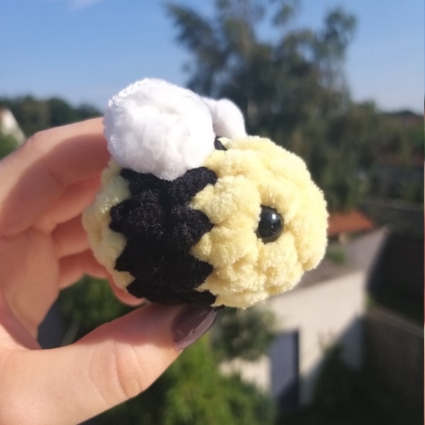 Mini peluche abeille au crochet- Compagnon anti-stress