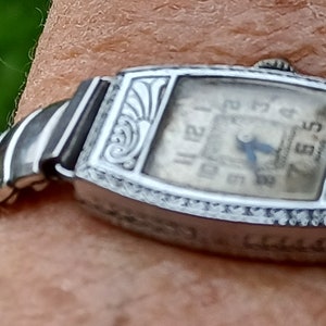 1923 Bulova Ladies Watch Company Westfield Rare 6 Jewel with No Second hand Providence Case Art Deco 2 Adj. Onyx Crown 100 Years Old Working